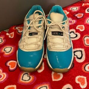 Aqua 11s low sz 4.5 (gradeschool)